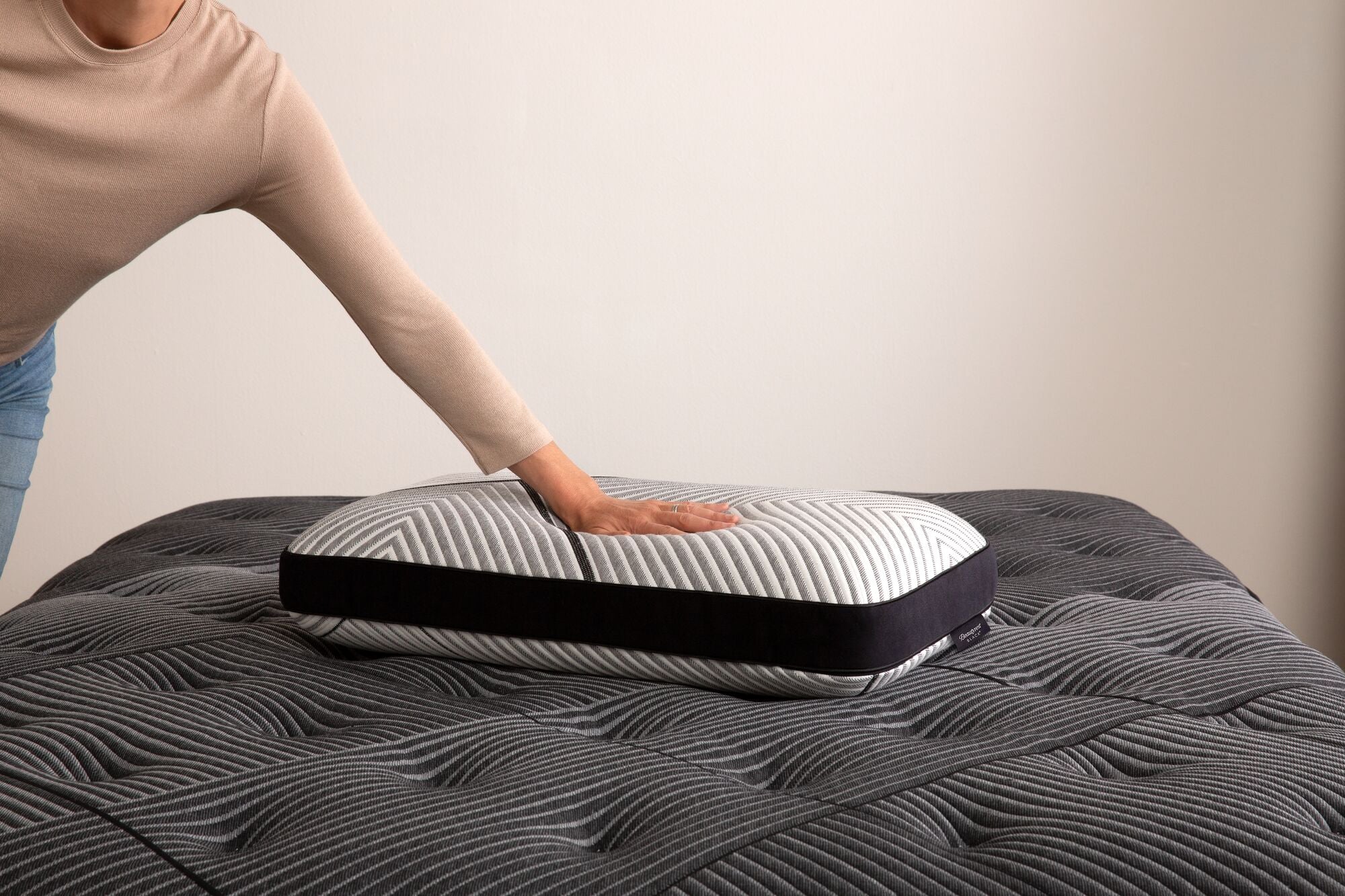 Black Luxury Foam Pillow
