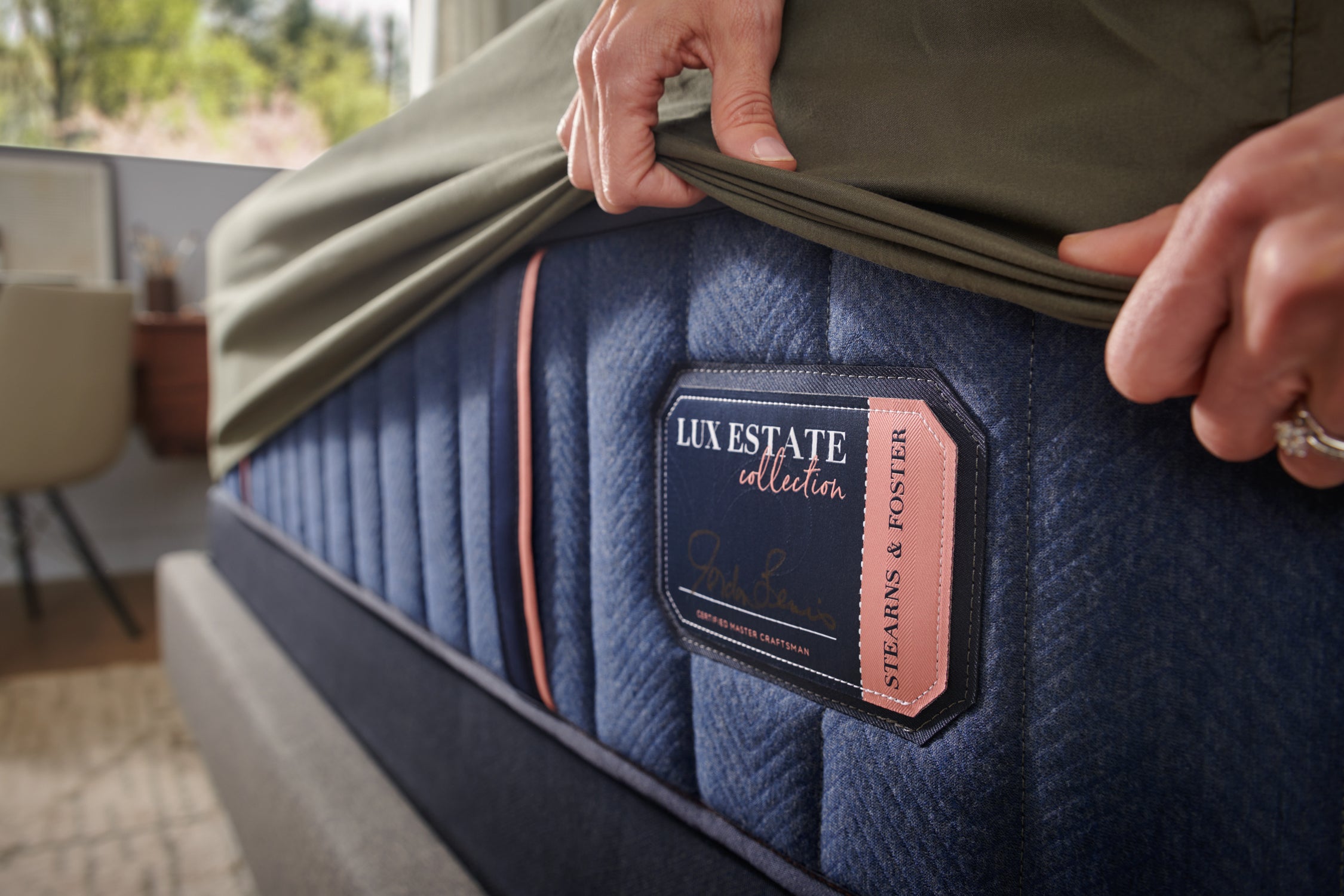 Lux Estate Medium EPT 16" Mattress